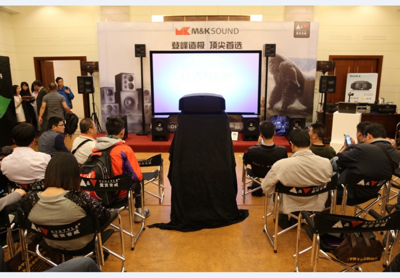2014年4月18号的上海音响展会，索尼真4K投影机皆采用HD-V1000/15M